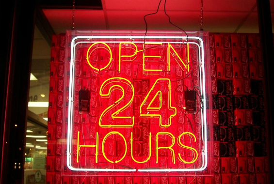 Why 24 Hour Live Chat Is Essential