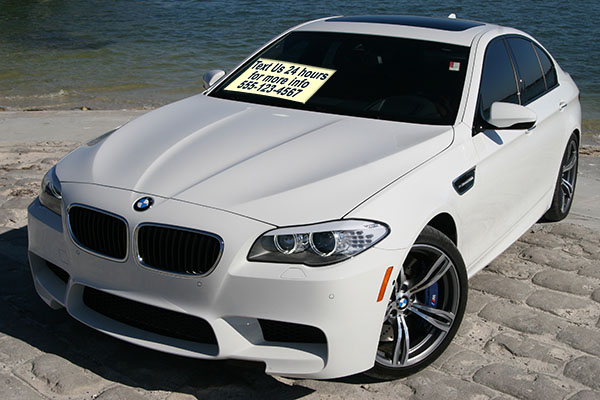 Live chat and text can help sell more cars with traditional marketing and offline use